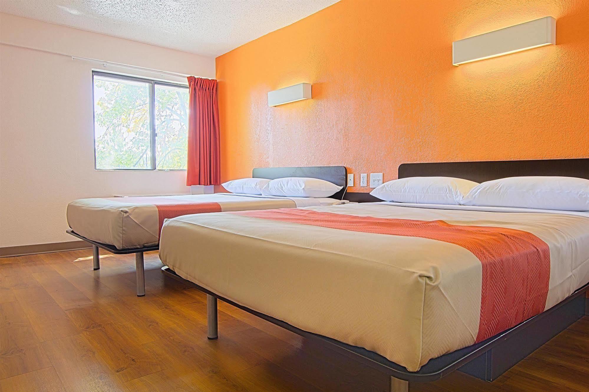 Motel 6-East Brunswick, Nj Buitenkant foto