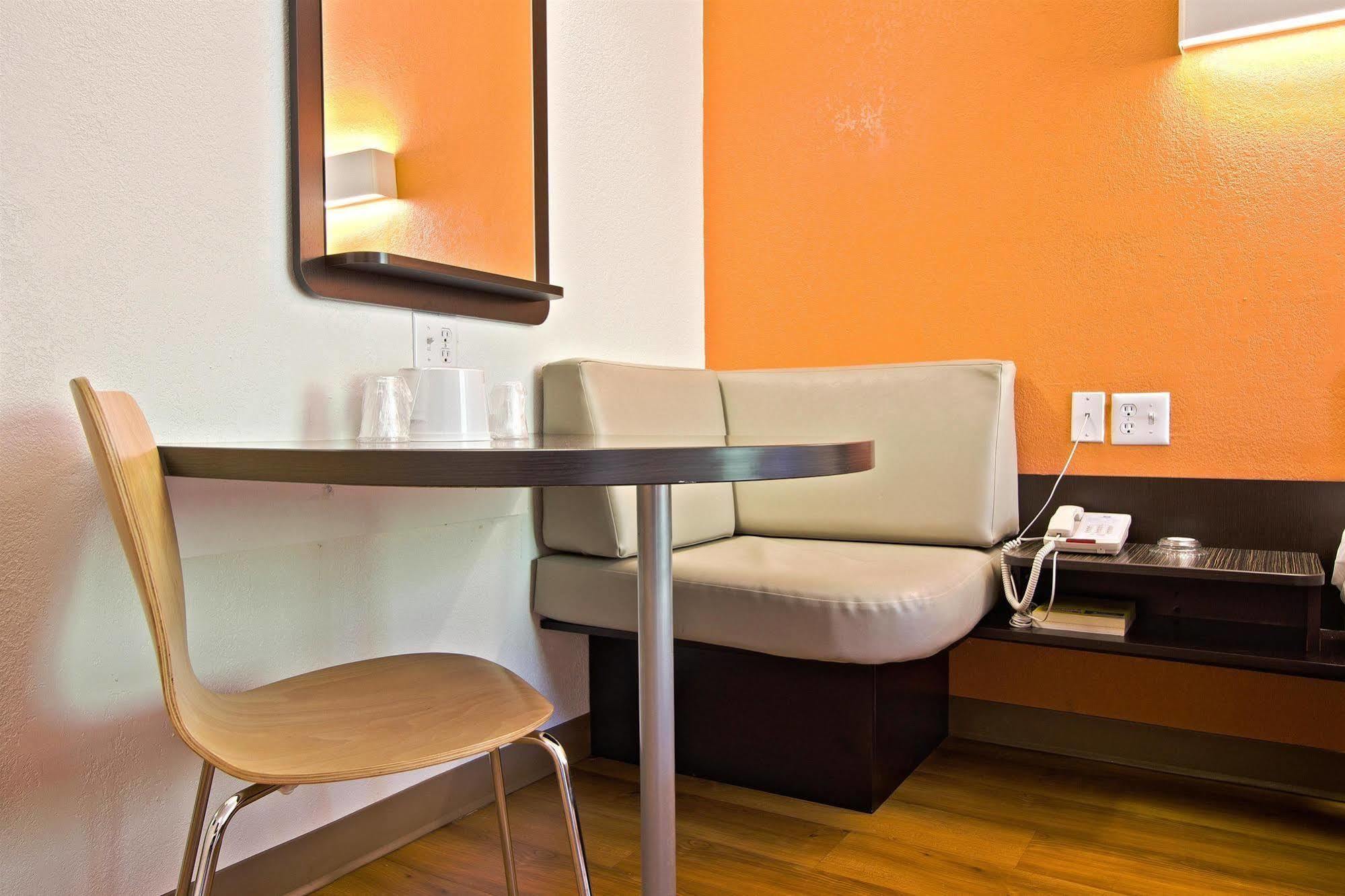 Motel 6-East Brunswick, Nj Buitenkant foto
